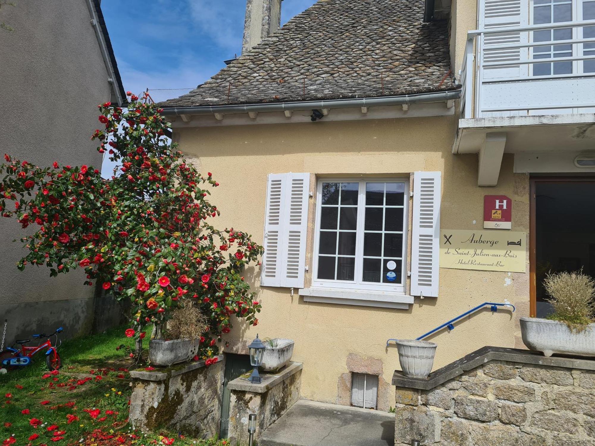 Hotel Saint Julien Aux Bois Exteriér fotografie